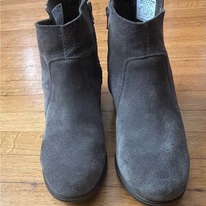 Sorel Joan of Arctic III Wedge Booties Grey Suede Size 9.5 Excellent Condition
